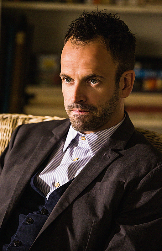 Still of Jonny Lee Miller and Mark Schafer in Elementaru (2012)