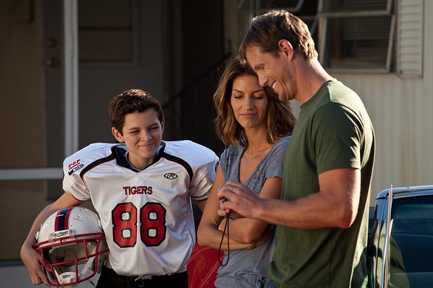 Still of Kip Pardue, Dawn Olivieri and Connor Christie in Missionary (2013)