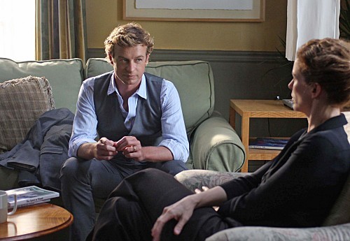 Still of Simon Baker and Leslie Hope in Mentalistas (2008)