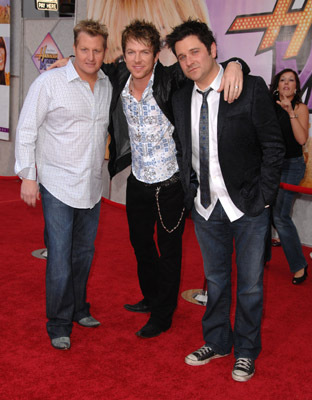 Jay DeMarcus, Gary LeVox and JoeDon Rooney at event of Hana Montana: filmas (2009)