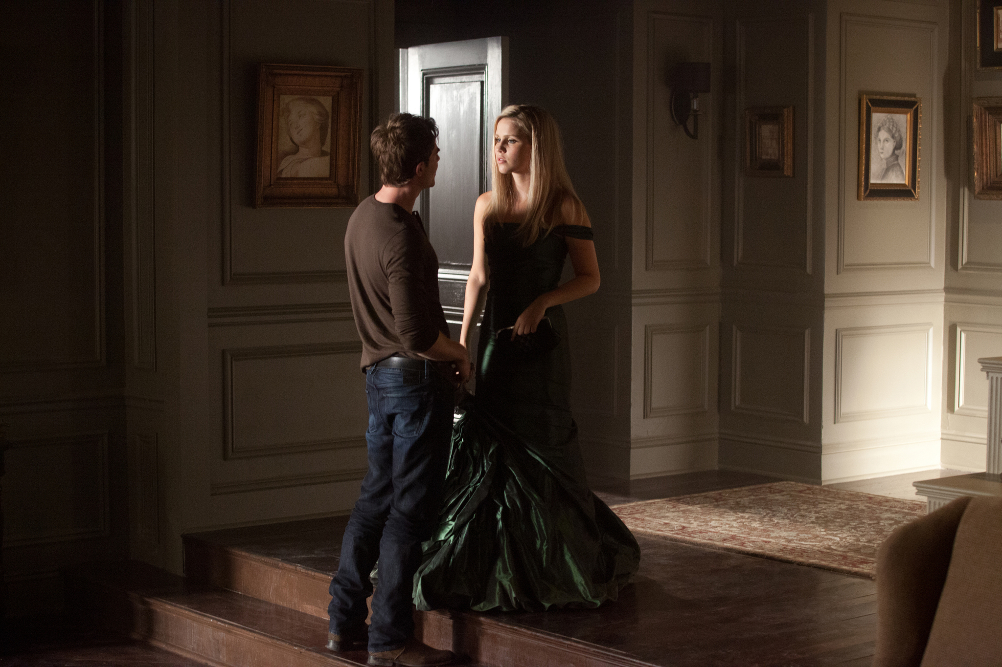 Still of Nathaniel Buzolic and Claire Holt in Vampyro dienorasciai (2009)