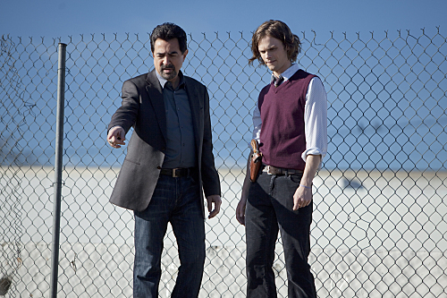 Still of Joe Mantegna and Matthew Gray Gubler in Nusikalstami protai: Solitary Man (2010)