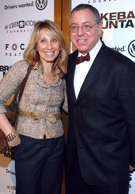 James Schamus and Stacey Snider at event of Kuprotas kalnas (2005)