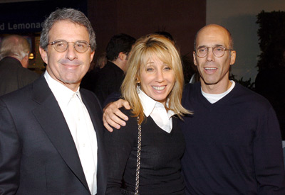 Jeffrey Katzenberg and Stacey Snider at event of Meet the Fockers (2004)