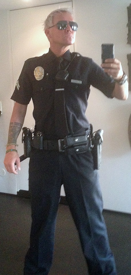 Had to take a selfie to my dad before this role since he always wanted to be a cop. Finally I got my ownuniforms after the video 