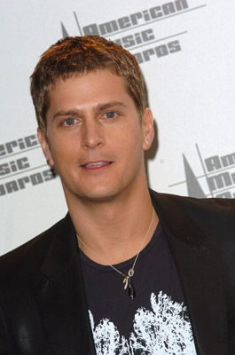 Rob Thomas at event of 2005 American Music Awards (2005)
