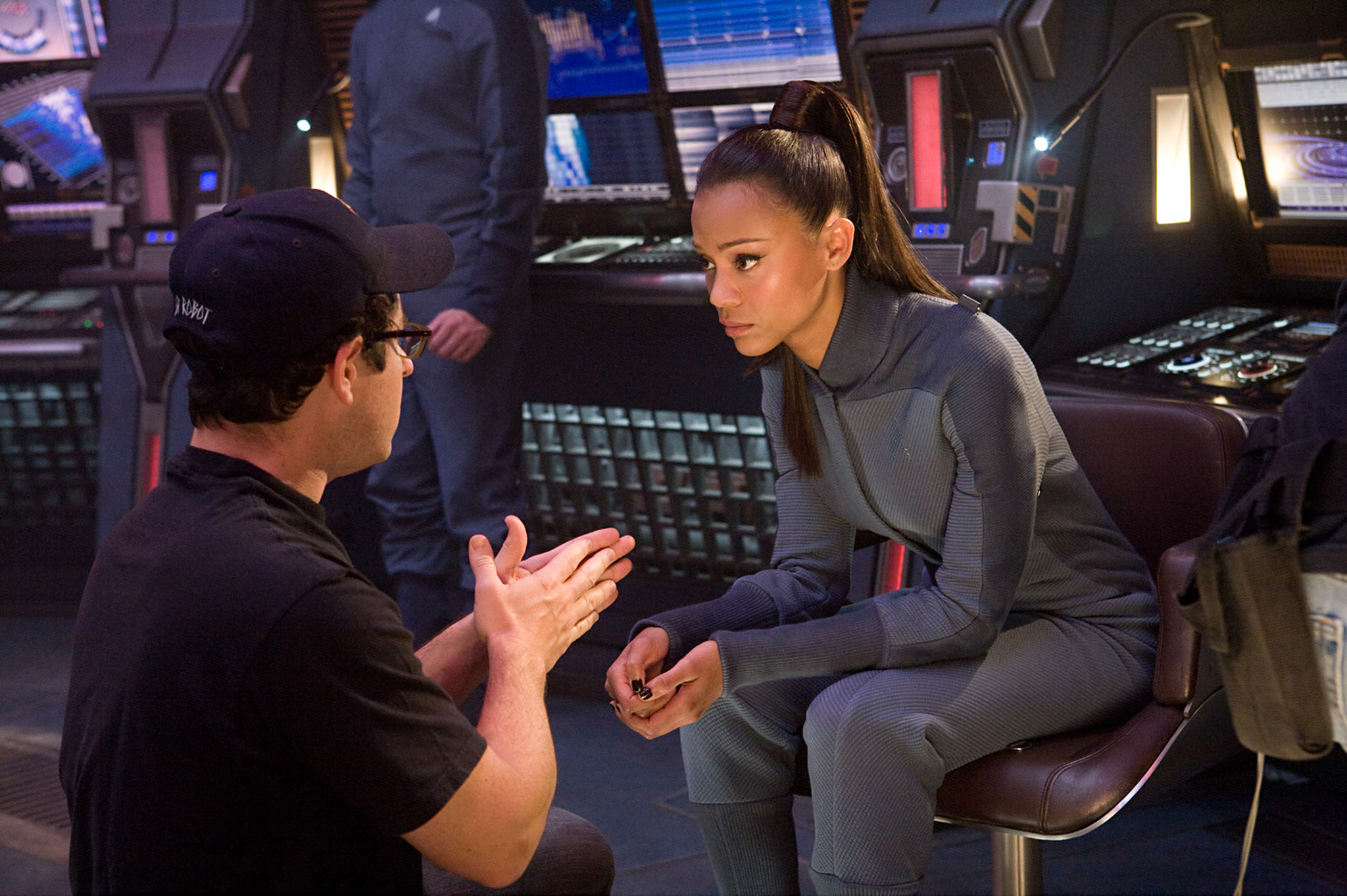 Still of J.J. Abrams and Zoe Saldana in Zvaigzdziu kelias (2009)