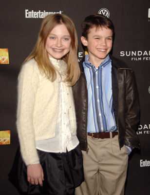 Dakota Fanning and Cody Hanford at event of Hounddog (2007)