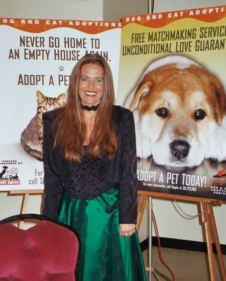 Charlotte Laws at an animal fundraiser.