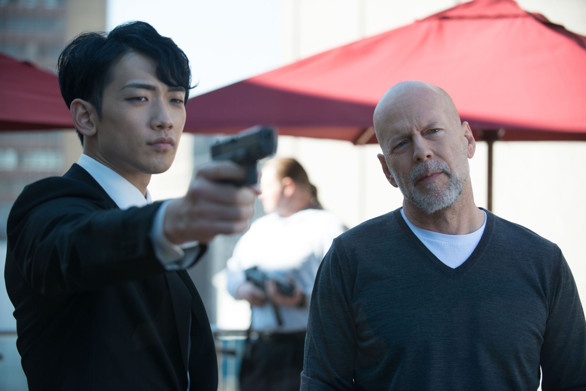 Still of Bruce Willis and Rain in The Prince (2014)