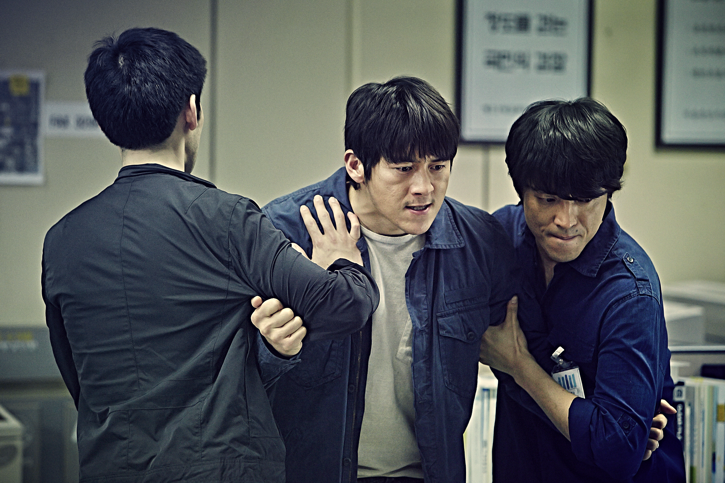 Still of Soo Go in Jibeuro ganeun gil (2013)