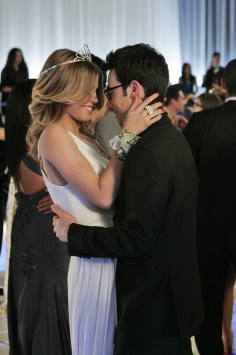 Still of Josh Zuckerman and AnnaLynne McCord in 90210 (2008)