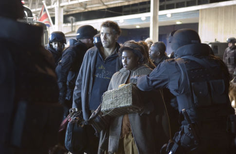 Still of Clive Owen and Clare-Hope Ashitey in Children of Men (2006)