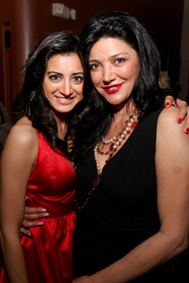 Shohreh Aghdashloo and Noureen DeWulf at event of American Dreamz (2006)