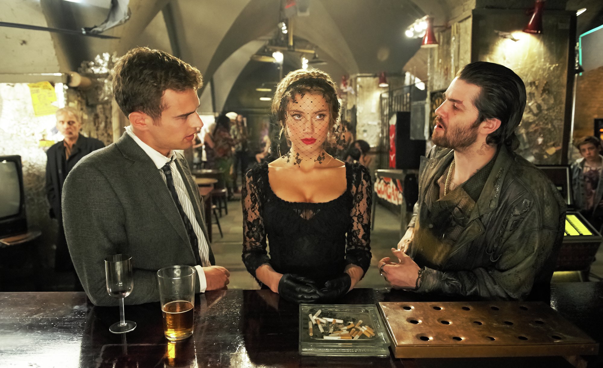 Still of Amber Heard and Theo James in London Fields (2015)