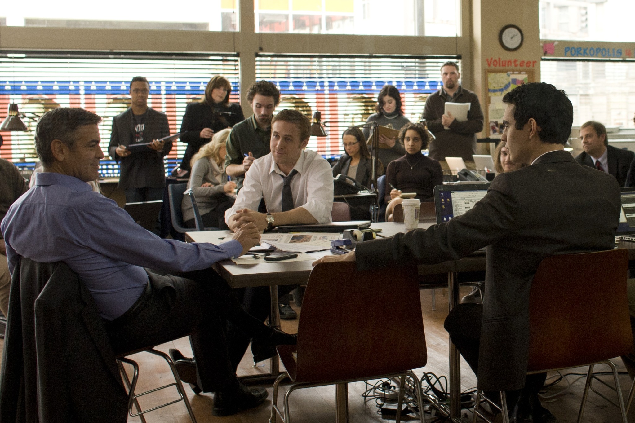 Still of George Clooney, Ryan Gosling and Max Minghella in Purvini zaidimai (2011)