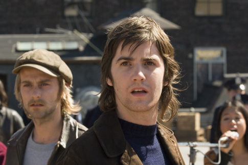 Still of Jim Sturgess and Joe Anderson in Across the Universe (2007)