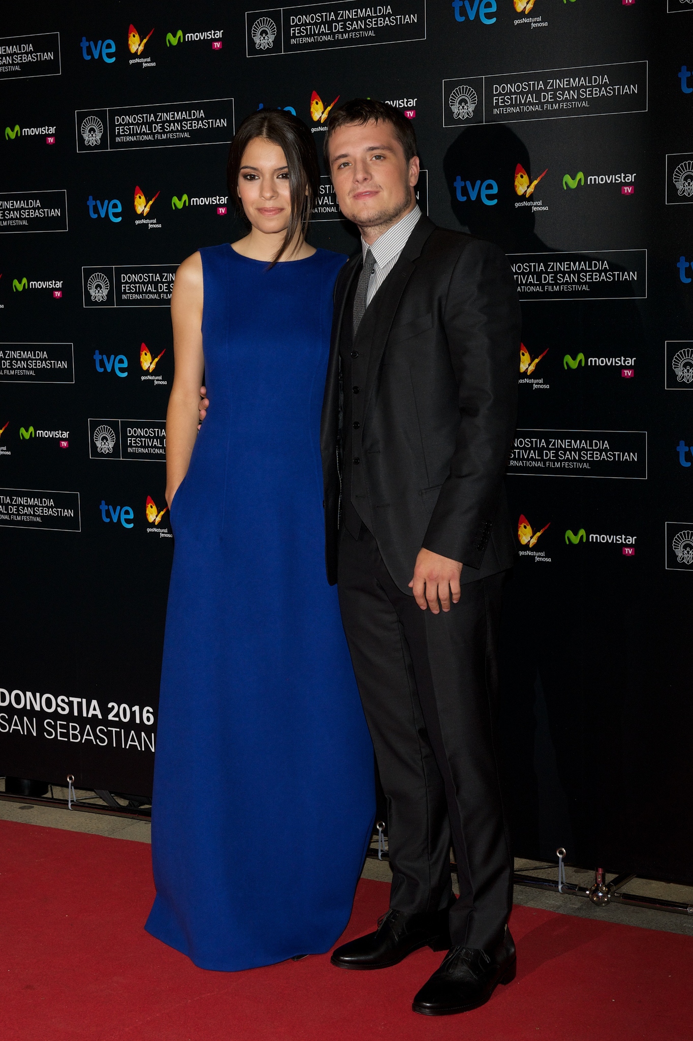 Josh Hutcherson and Claudia Traisac at event of Eskobaras: kruvinas rojus (2014)