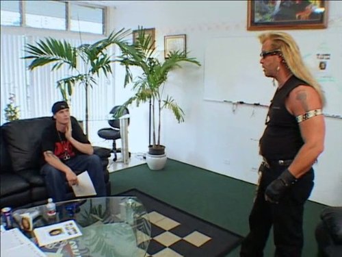 Still of Justin Bihag and Duane 'Dog' Chapman in Dog the Bounty Hunter (2003)