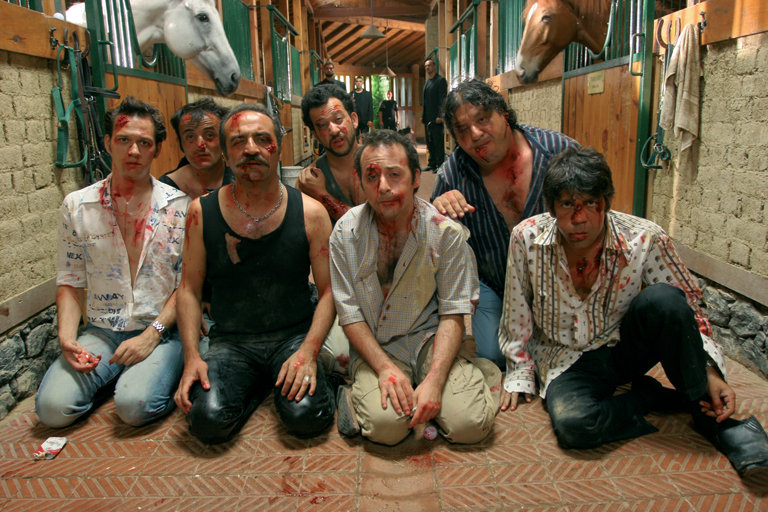 Tolga Çevik, Yilmaz Erdogan, Erdal Tosun, Öner Erkan and Ersin Korkut in Organize Isler (2005)