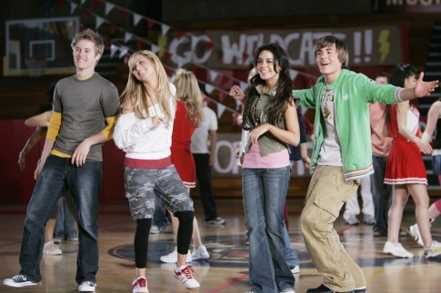 Still of Ashley Tisdale, Vanessa Hudgens, Zac Efron and Lucas Grabeel in High School Musical (2006)