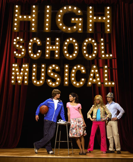 Ashley Tisdale, Vanessa Hudgens, Zac Efron and Lucas Grabeel in High School Musical (2006)
