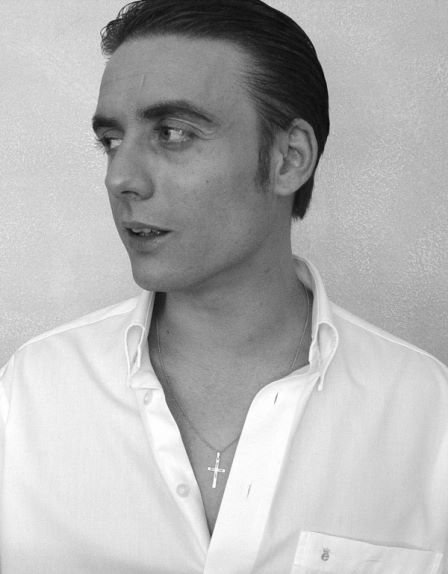 Remo Vinzens as Juan