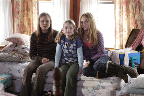 Still of Alison Pill, Britt Robertson and Marlene Lawston in Dan in Real Life (2007)