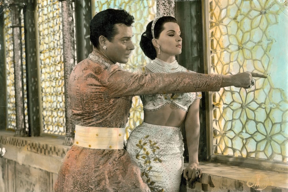 Still of Debra Paget and Walther Reyer in Das indische Grabmal (1959)