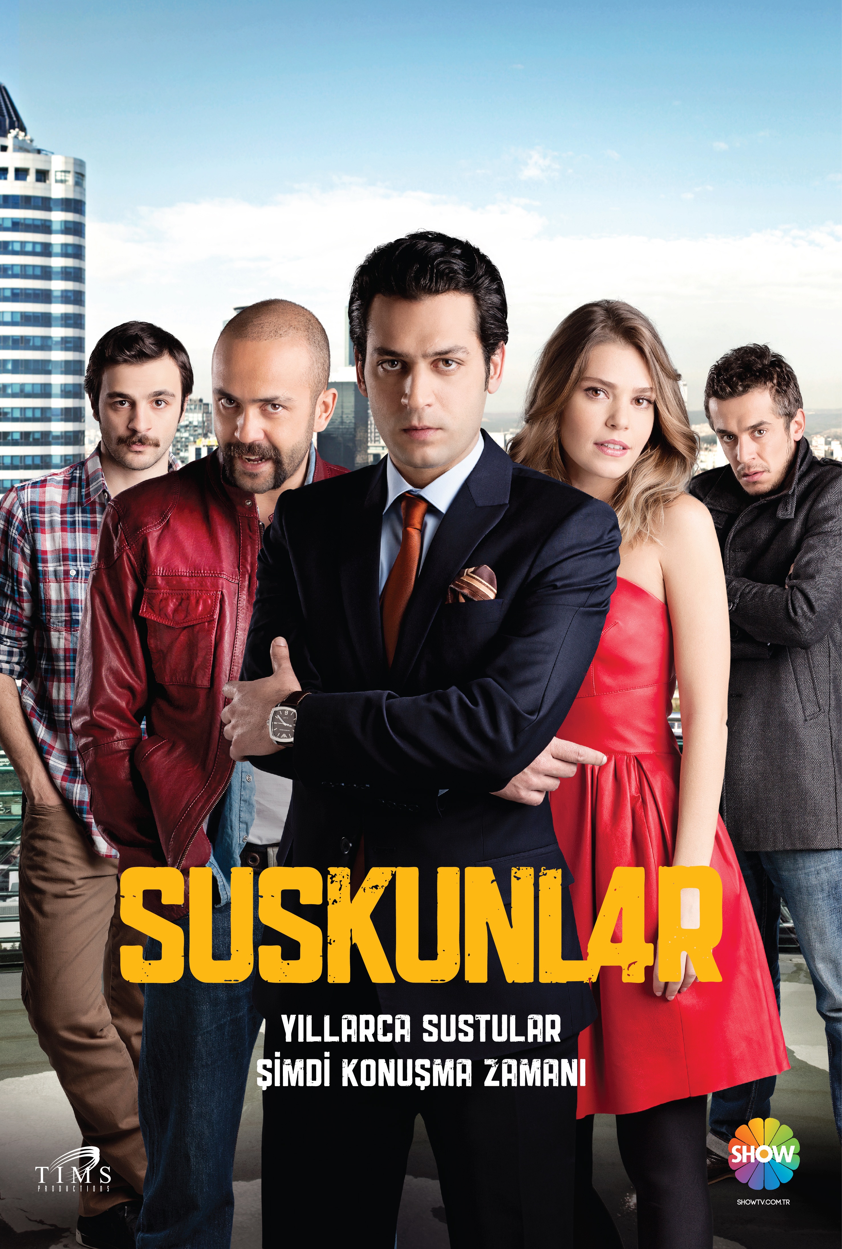 Murat Yildirim, Asli Enver, Sarp Akkaya and Güven Murat Akpinar in Suskunlar (2012)