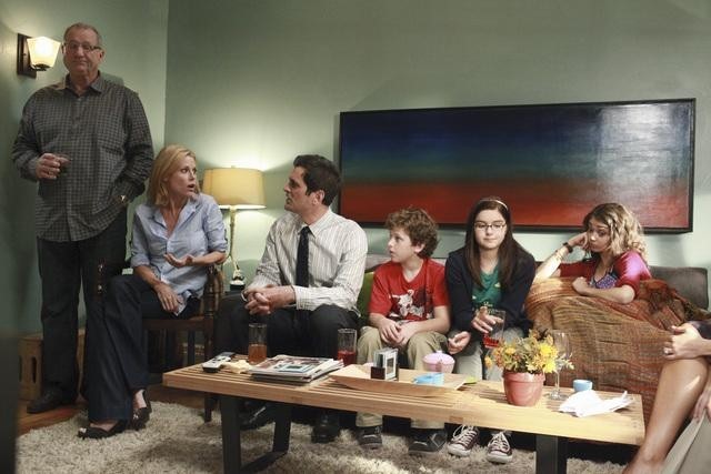 Still of Julie Bowen, Ty Burrell, Sarah Hyland, Ed O'Neill, Ariel Winter and Nolan Gould in Moderni seima (2009)