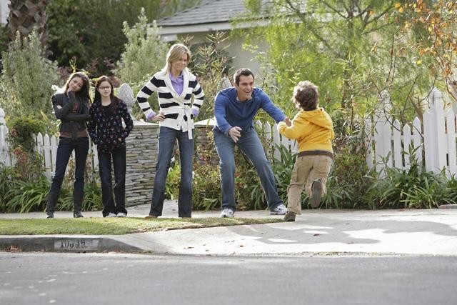 Still of Julie Bowen, Ty Burrell, Sarah Hyland, Ariel Winter and Nolan Gould in Moderni seima (2009)