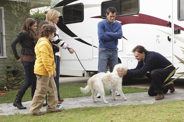 Still of Julie Bowen, Ty Burrell, Sarah Hyland, Fred Willard, Ariel Winter and Nolan Gould in Moderni seima (2009)