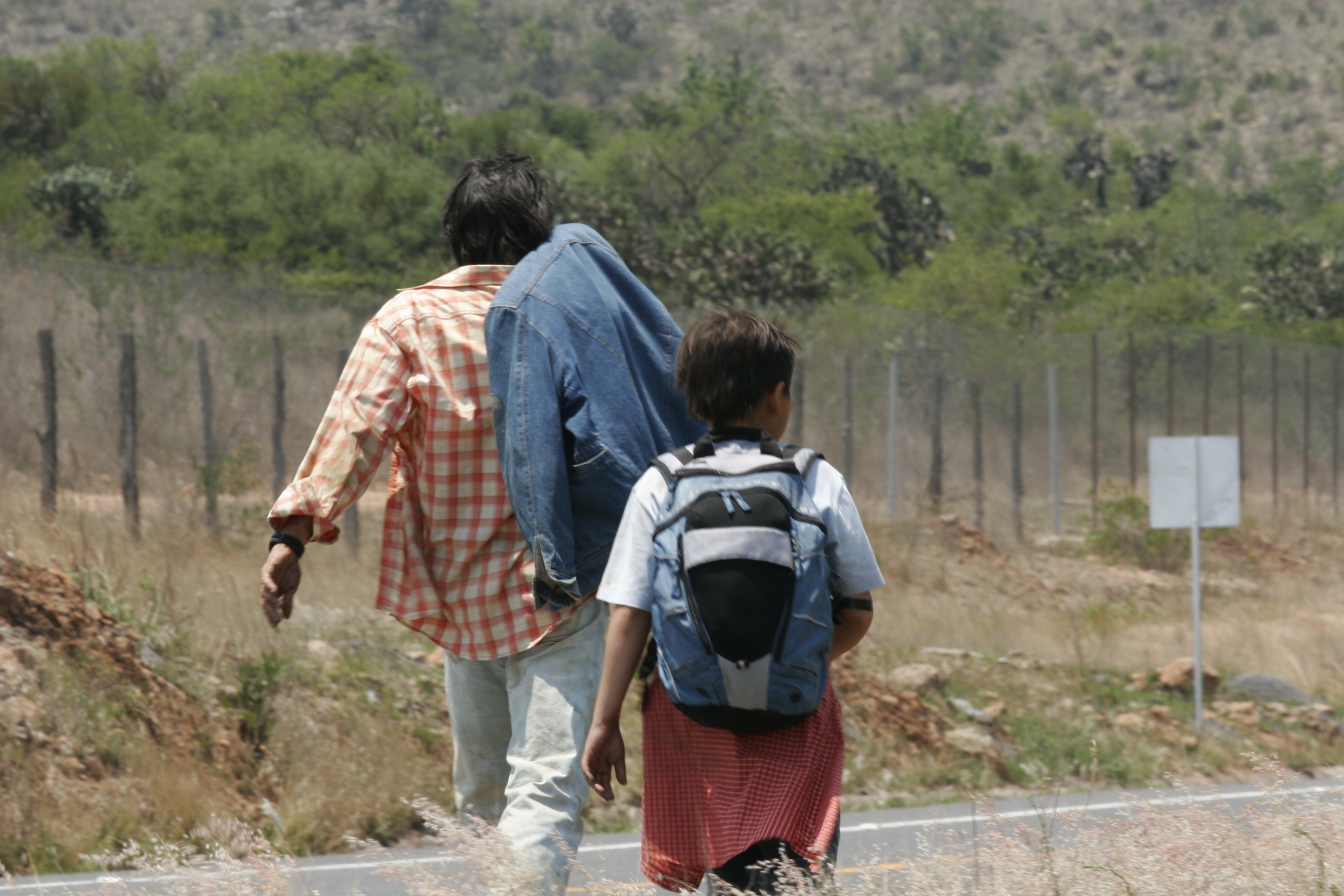 Still of Adrian Alonso in La misma luna (2007)