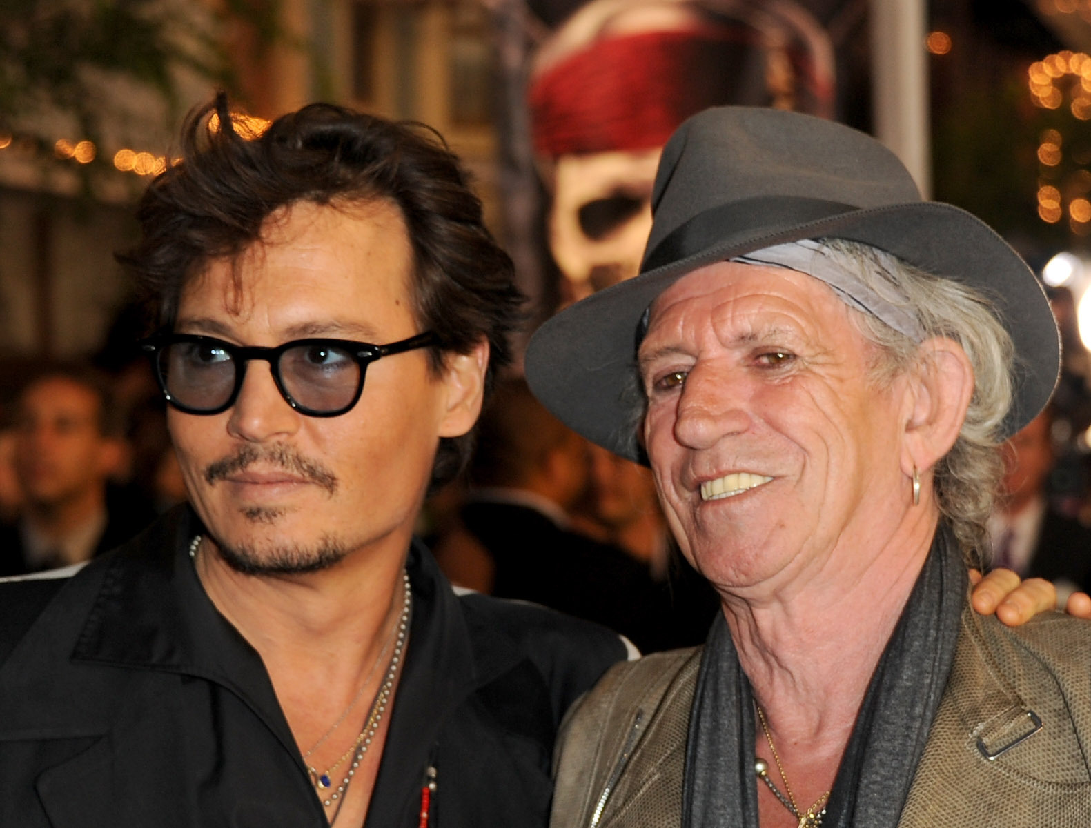 Johnny Depp and Keith Richards at event of Karibu piratai: ant keistu bangu (2011)