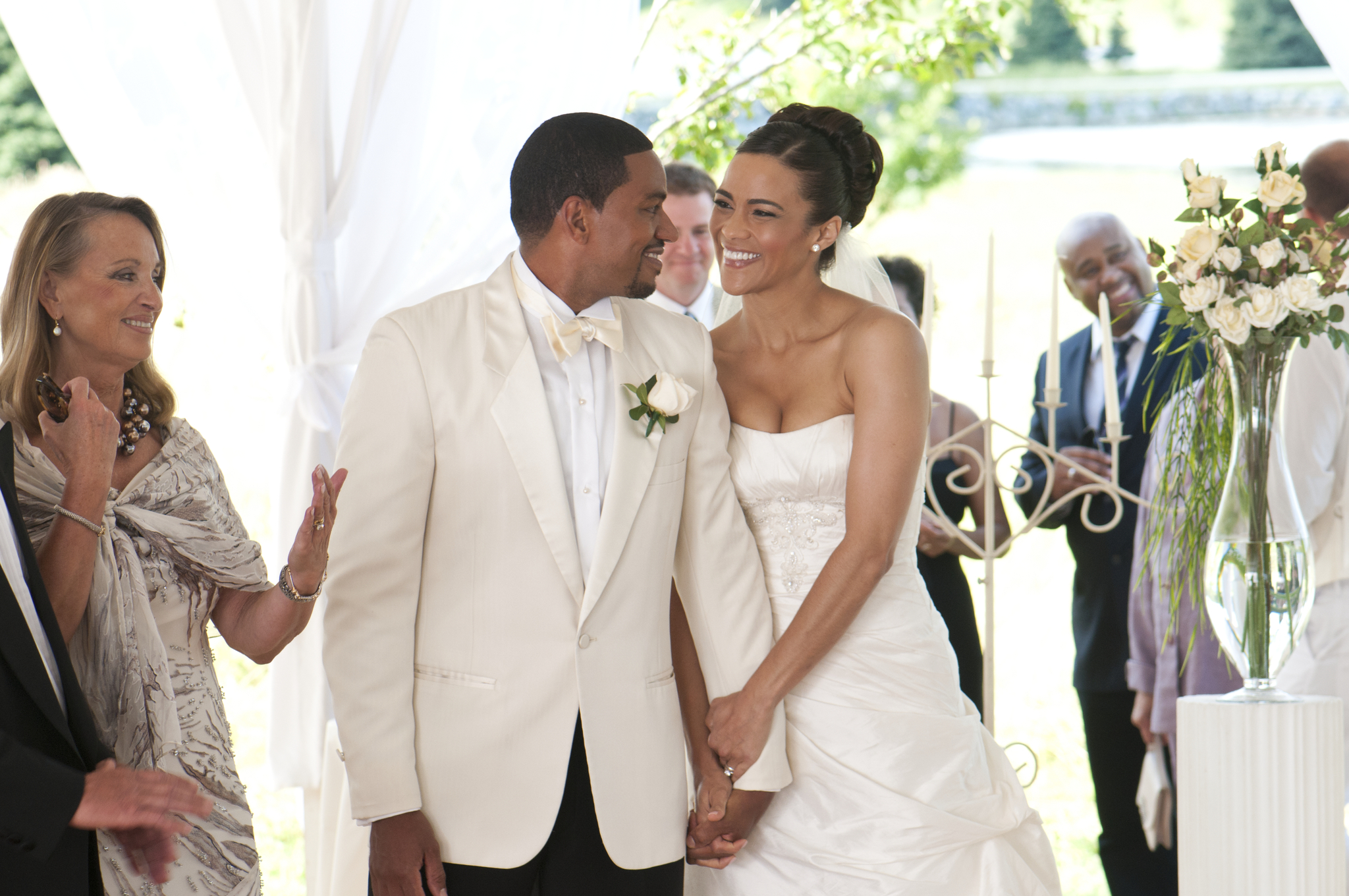 Still of Laz Alonso and Paula Patton in Jumping the Broom (2011)