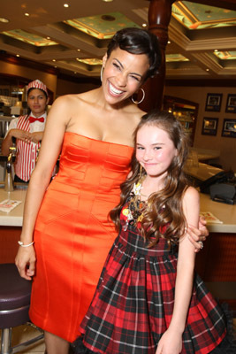 Madeline Carroll and Paula Patton at event of Swing Vote (2008)