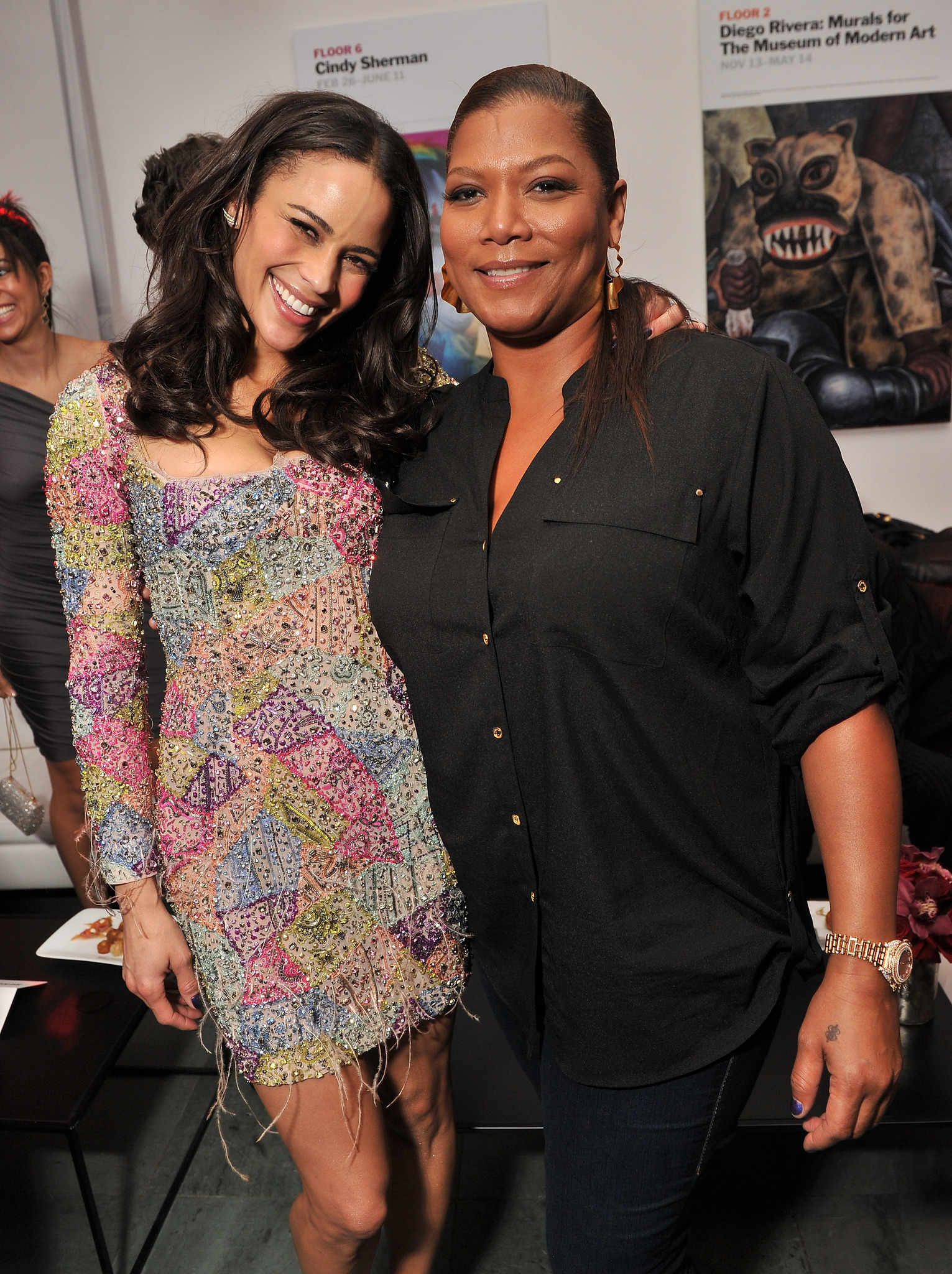 Queen Latifah and Paula Patton at event of Neimanoma misija. Smeklos protokolas (2011)