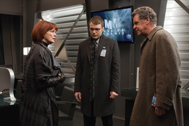 Still of Blair Brown, Seth Gabel, John Noble and John Noel in Ties riba (2008)