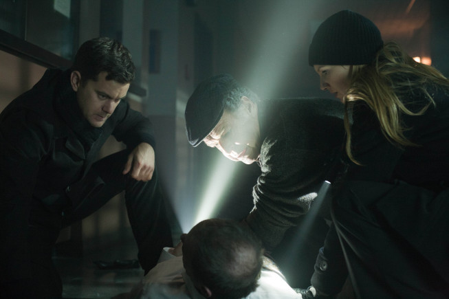 Still of Joshua Jackson, John Noble and Anna Torv in Ties riba (2008)