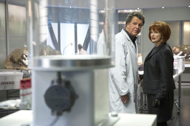 Still of Blair Brown and John Noble in Ties riba (2008)