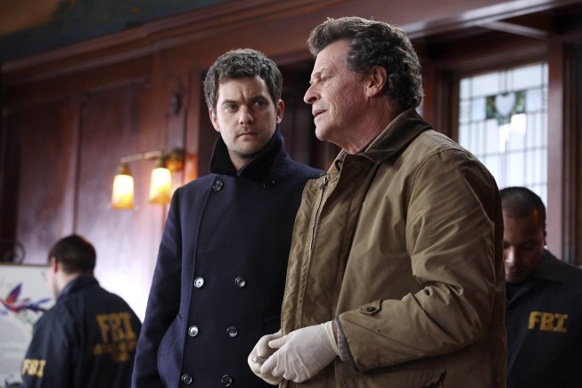 Still of Joshua Jackson and John Noble in Ties riba (2008)