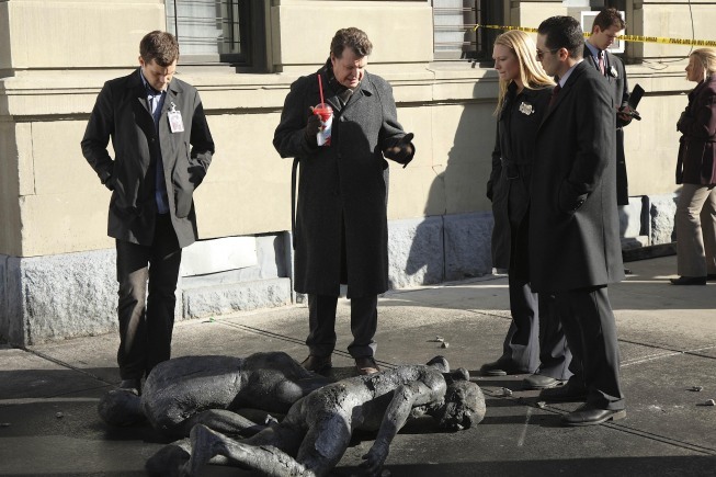 Still of Joshua Jackson, Kirk Acevedo, John Noble and Anna Torv in Ties riba (2008)