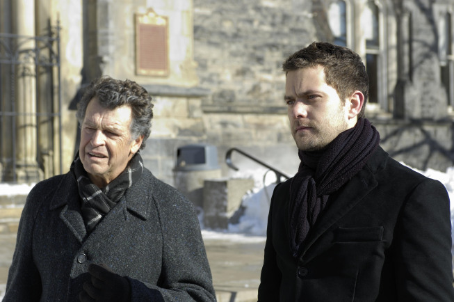 Still of Joshua Jackson and John Noble in Ties riba (2008)