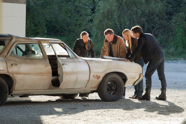 Still of John Noble, Anna Torv and Georgina Haig in Ties riba (2008)