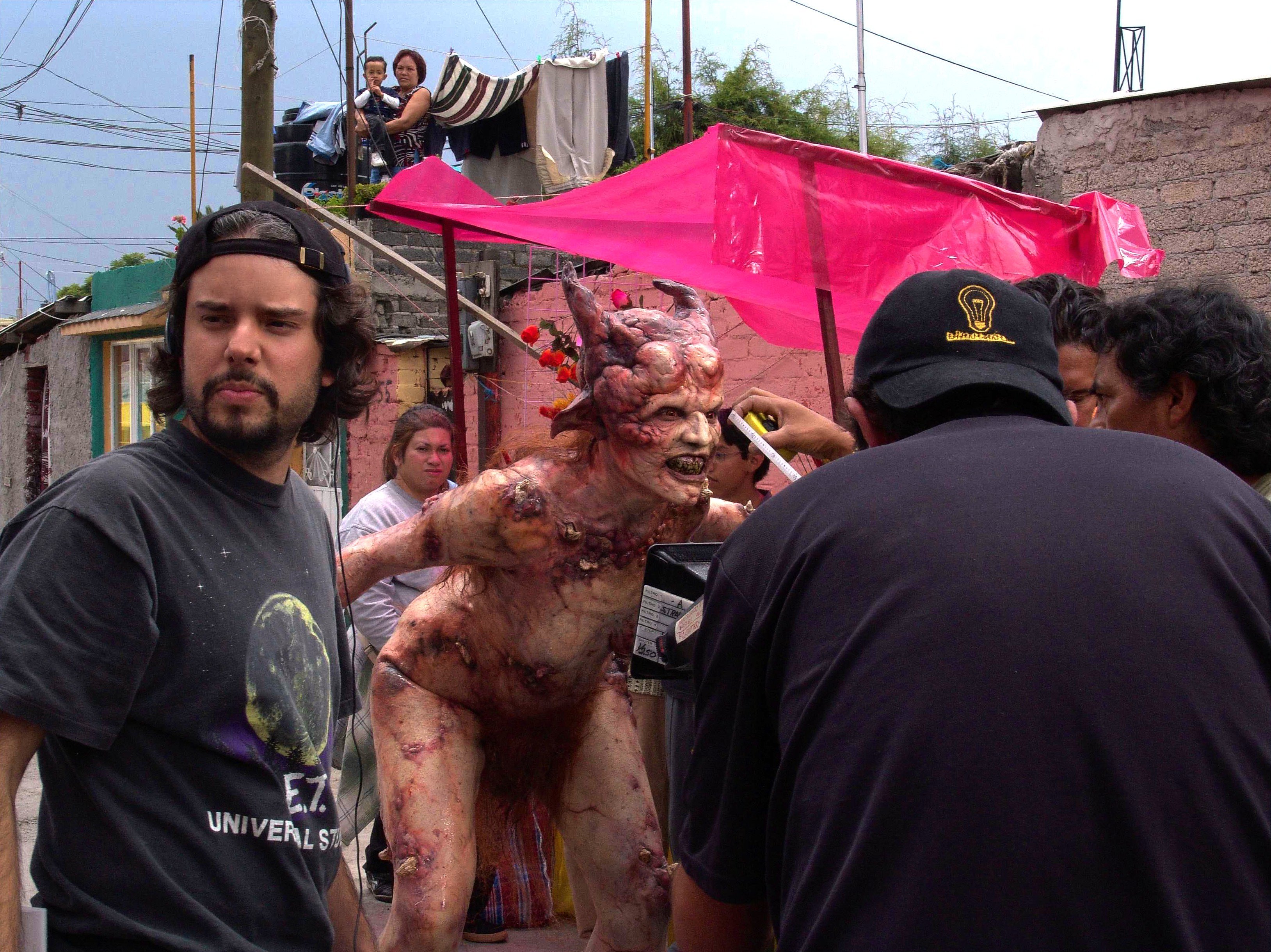 Still of Gizeht Galatea and Eduardo Rodriguez in Curandero