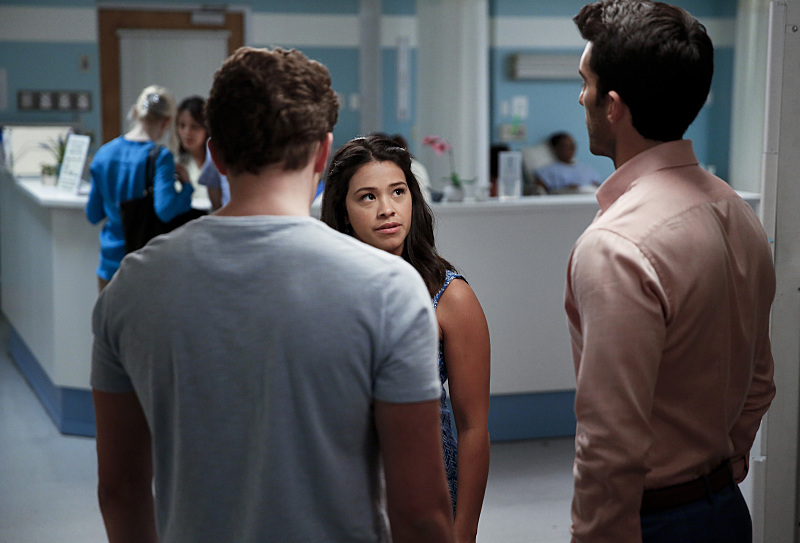 Still of Justin Baldoni, Gina Rodriguez and Brett Dier in Jane the Virgin (2014)