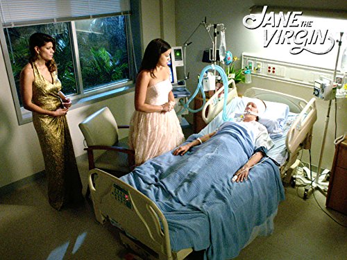 Still of Ivonne Coll, Andrea Navedo and Gina Rodriguez in Jane the Virgin (2014)
