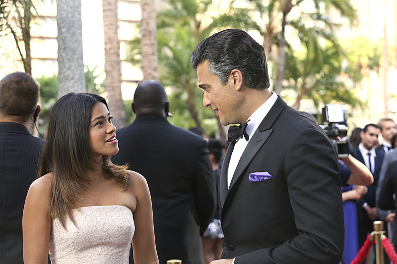 Still of Jaime Camil and Gina Rodriguez in Jane the Virgin (2014)