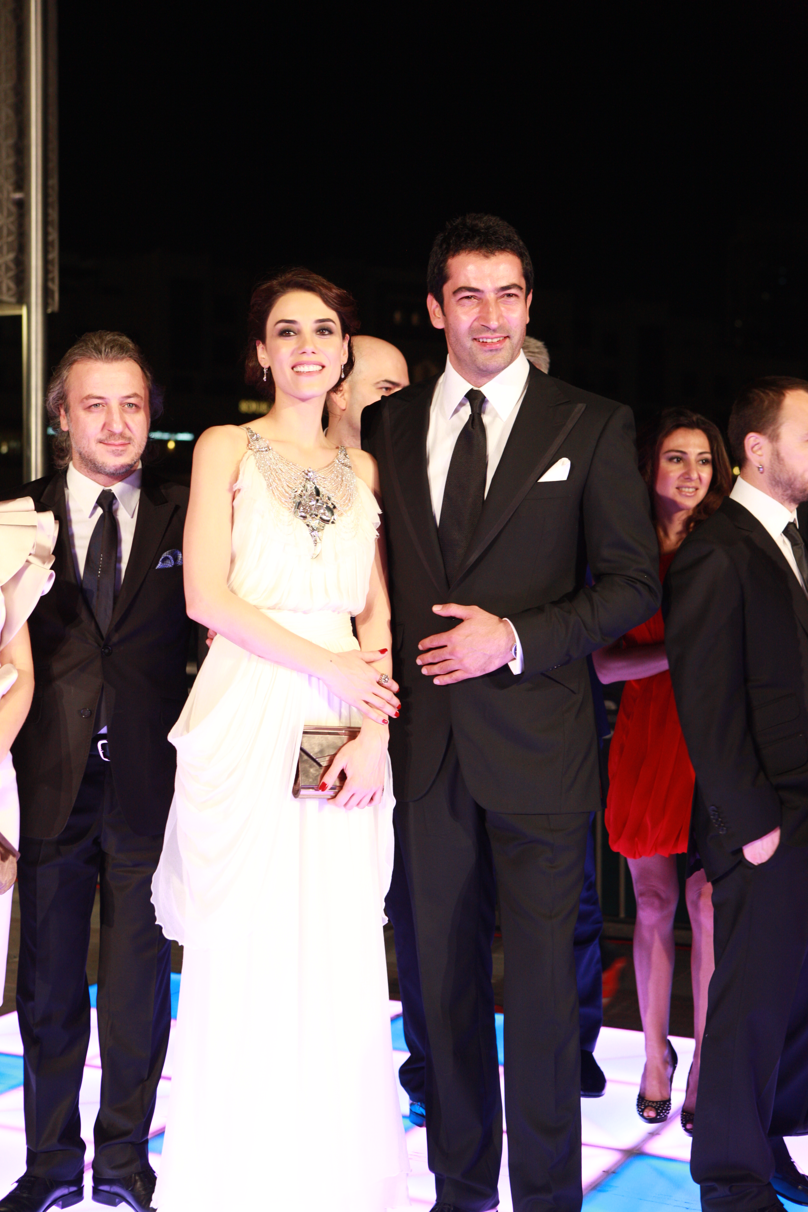 Kenan Imirzalioglu, Cansu Dere and Baris Falay in Ezel (2009)